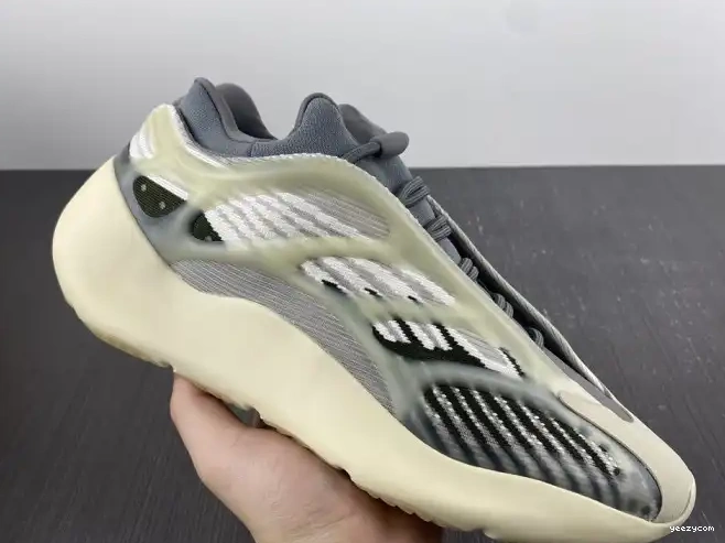 V3 Salt ID1674 700 Fade Yeezy Adidas 0514